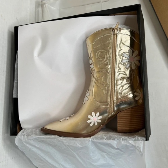 Betsey Johnson Gold Western Ankle Boots with Pink Daisy Accents - Picture 5 of 7